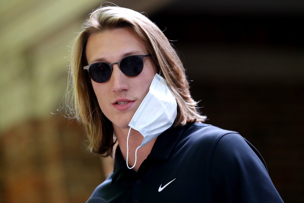 trevor-lawrence-puts-on-impressive-pro-day-performance-sportsbettingexperts